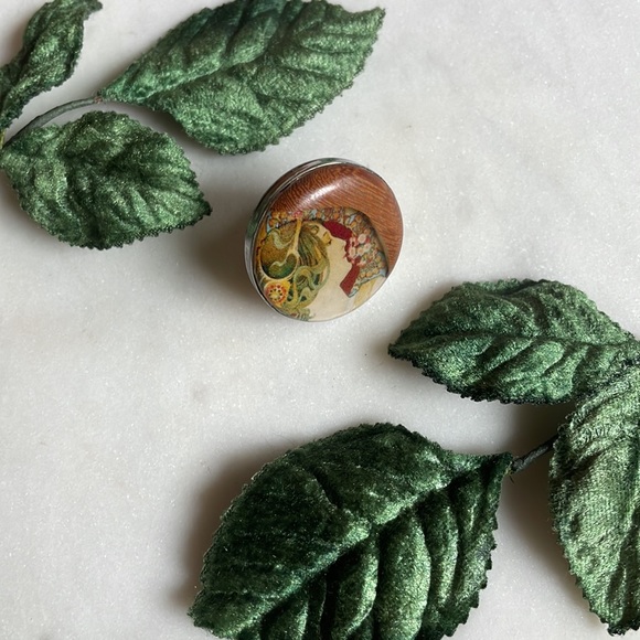 Vintage | Art Nouveau Cabochon Portrait Ring | 6/7 - Picture 4 of 9